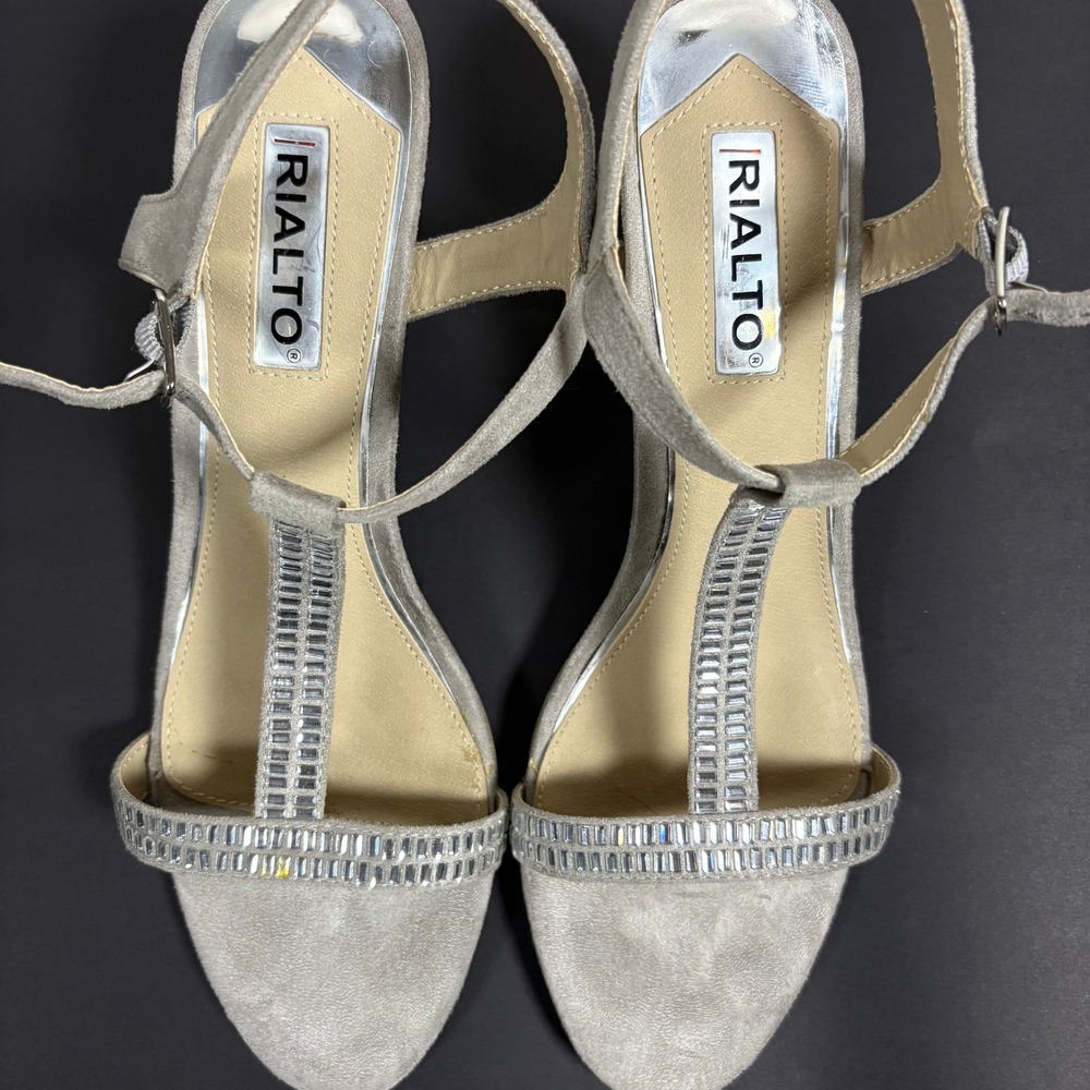 NIB Rialto Raye Gray Faux Suede T-Strap Rhinestone Kitten Heel Sandals Womens 9M